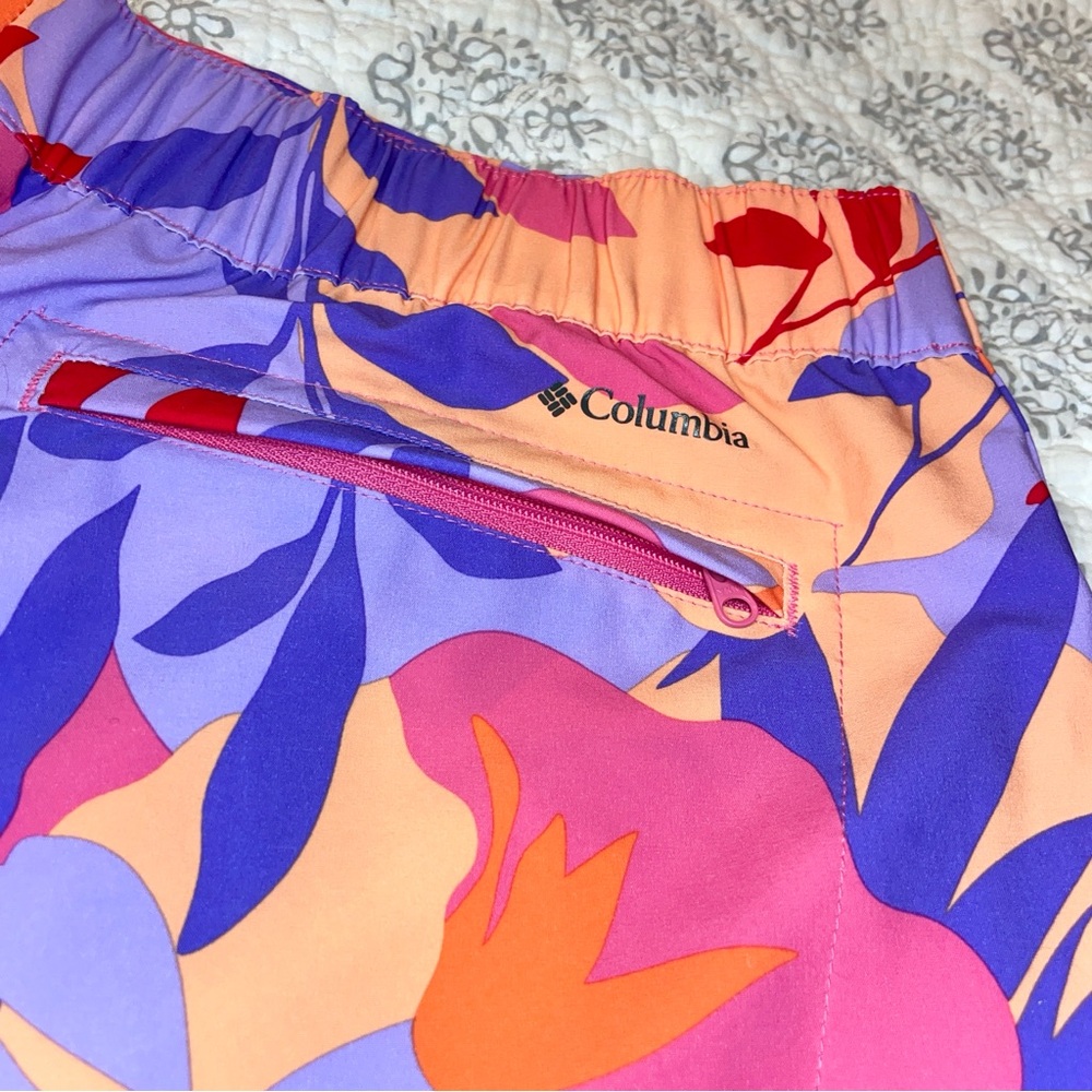 Columbia Pleasant Creek Colorful Floral Women's Athletic Shorts like new, Large - Picture 5 of 9